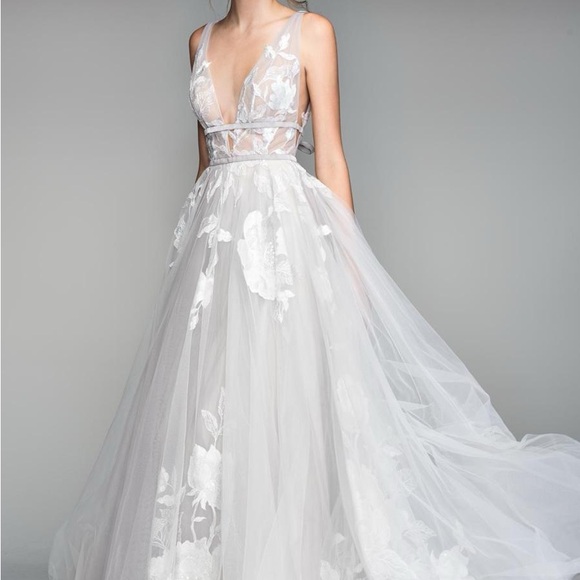 Watters Dresses & Skirts - Elegant White Floral Gown